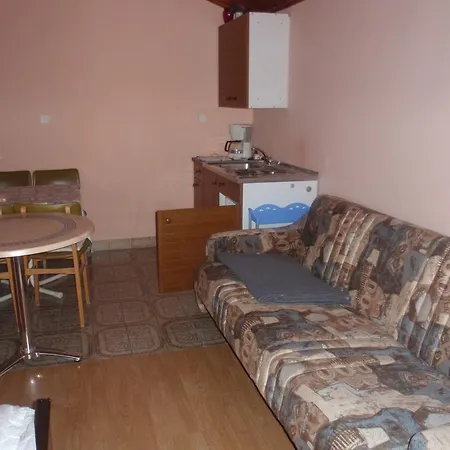 Guest house Apartments Lucica 3119 Rab Town
