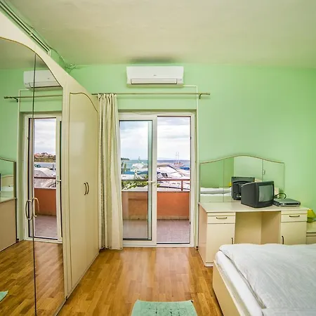 Guest house Apartments Lucica 3119
