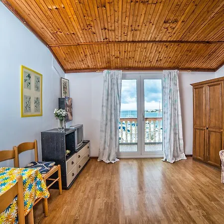 Apartments Lucica 3119 Rab Town
