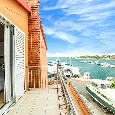 Guest house Apartments Lucica 3119 Rab Town