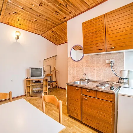 Apartments Lucica 3119 Rab Town