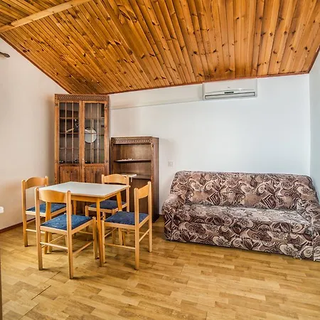 Guest house Apartments Lucica 3119